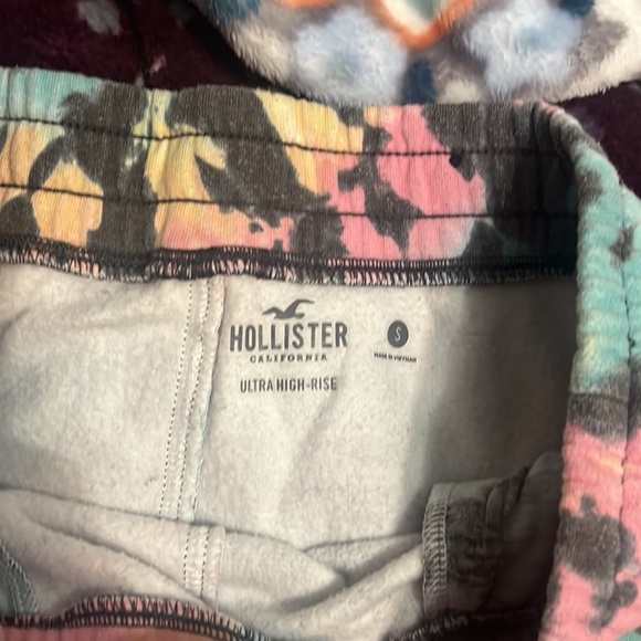 Hollister Shorts - Picture 2 of 3